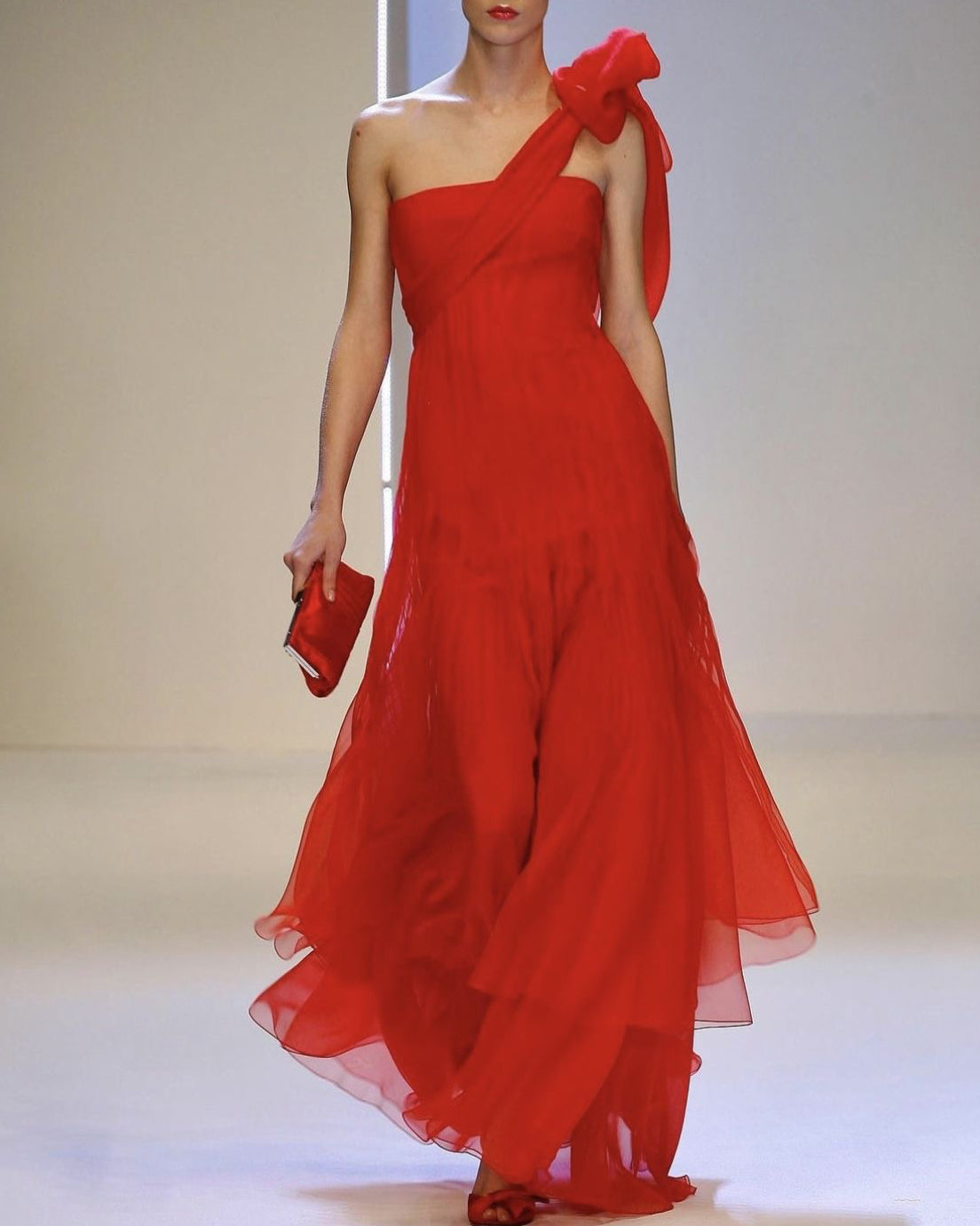 S/S 2007 Red Pleated One-Shoulder Gown